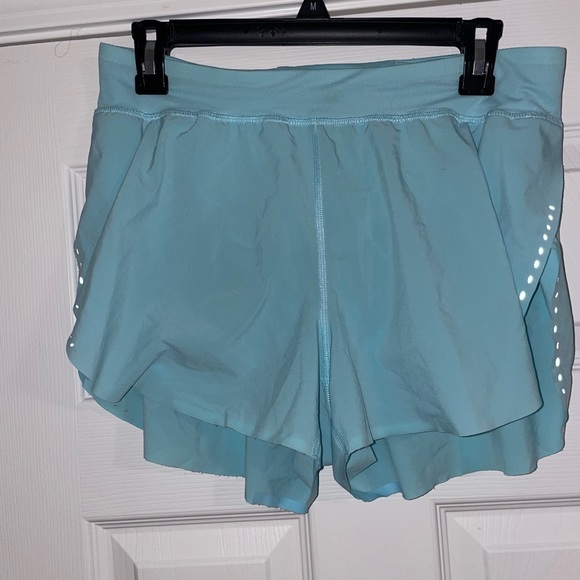 Lululemon Find Your Pace Shorts - Picture 2 of 4